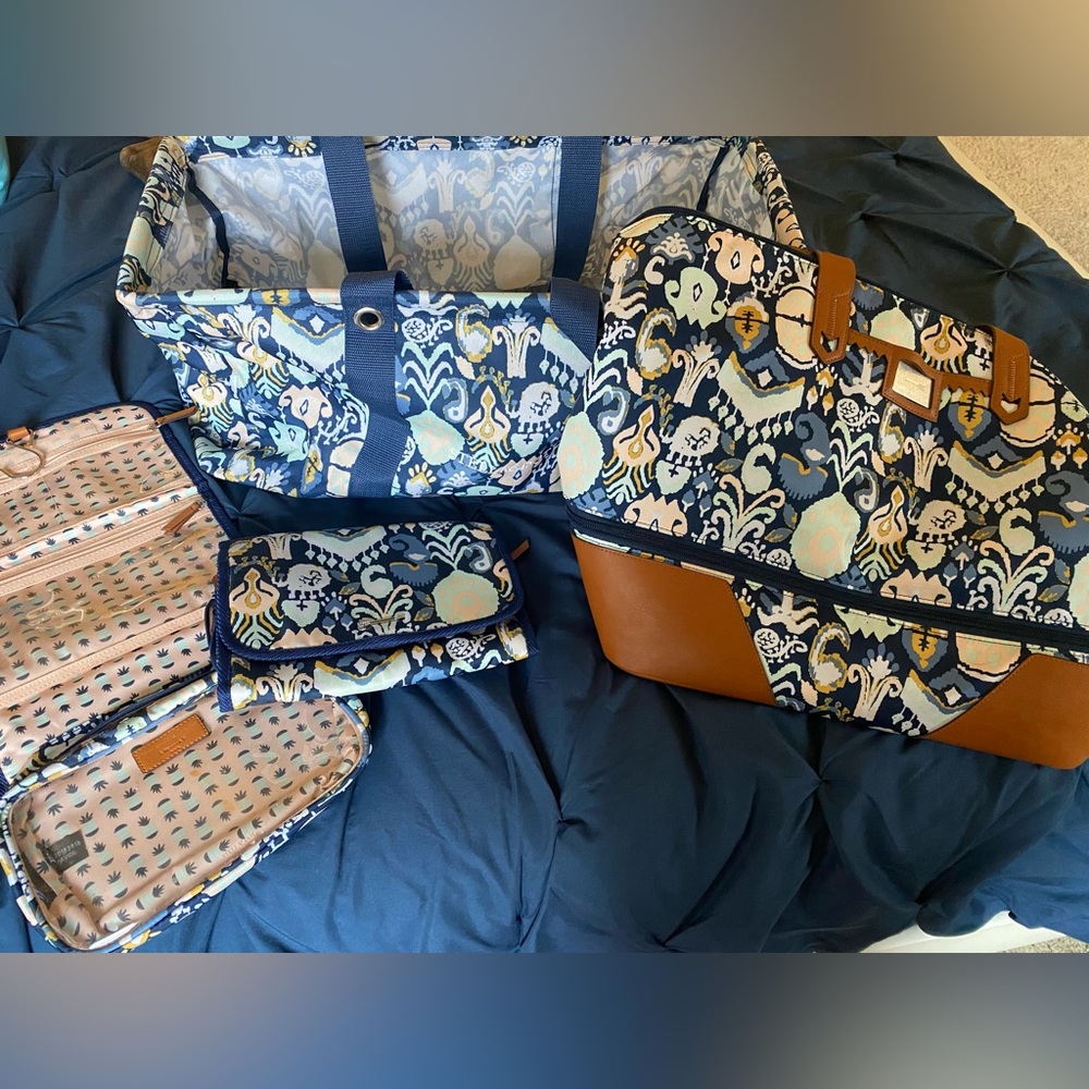 Stella & Dot Set; Matching “Blue Pineapple” Getaway Bag, 2 - Hanging Bags & Tote